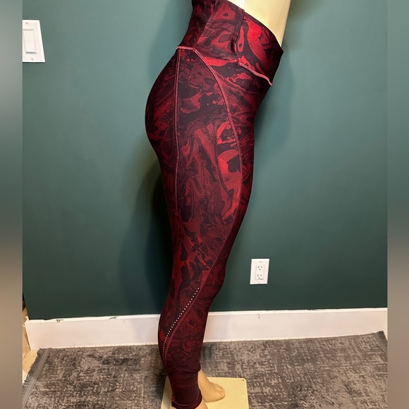 Lululemon Team Canada Leggings - Picture 4 of 7
